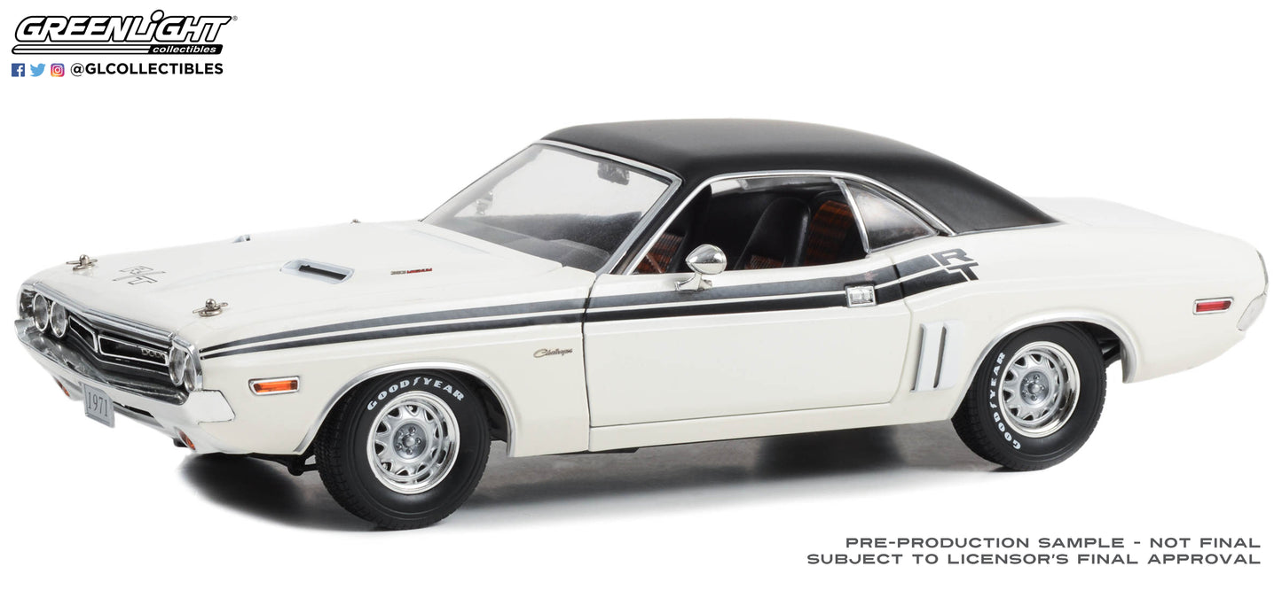 GreenLight 1:18 1971 Dodge Challenger R/T - Bright White with Black Interior and Red Plaid Seats 13668