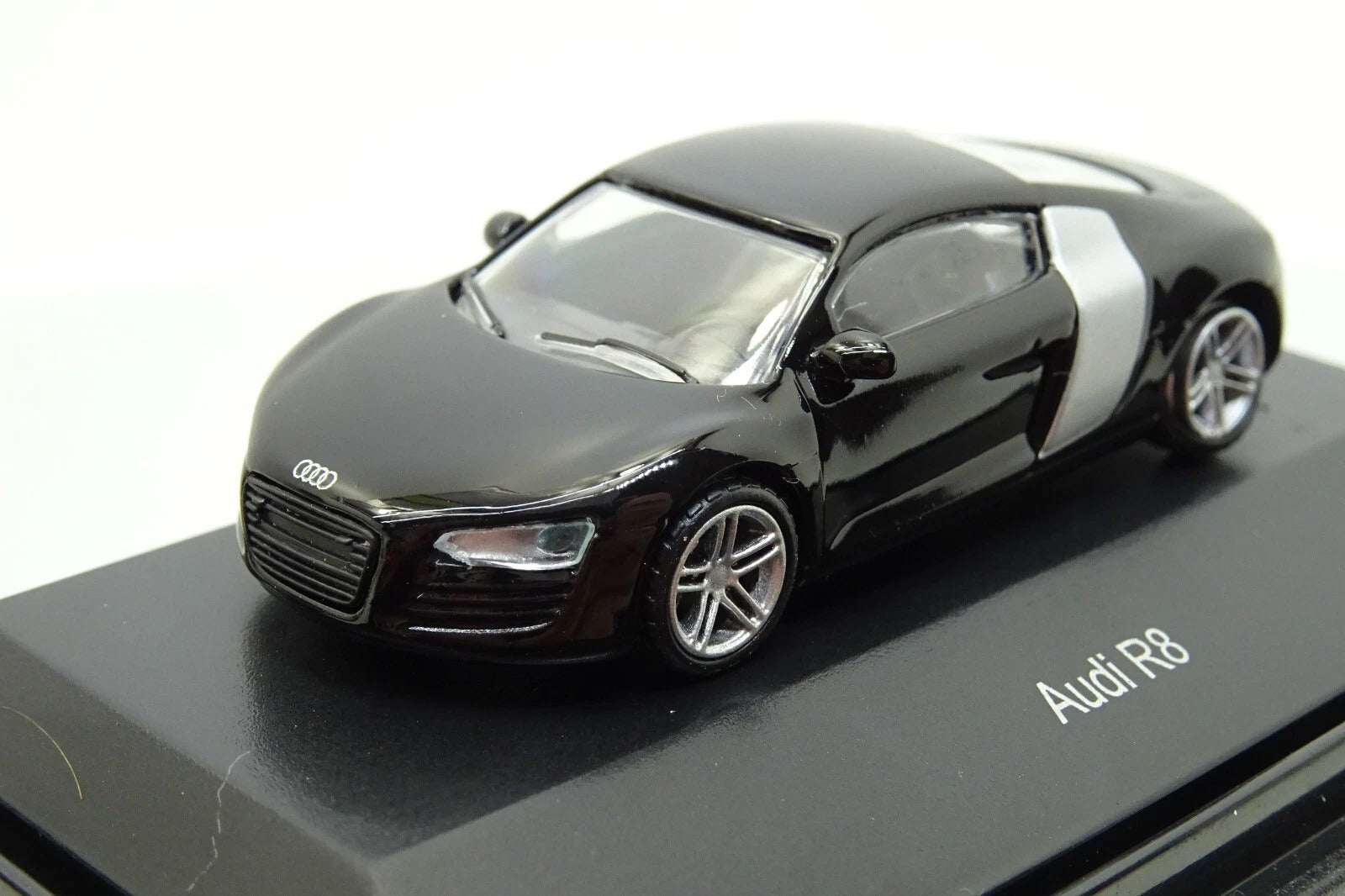 Schuco 1:87 Audi R8 Coupe Black 452571300 – YomaCarModel