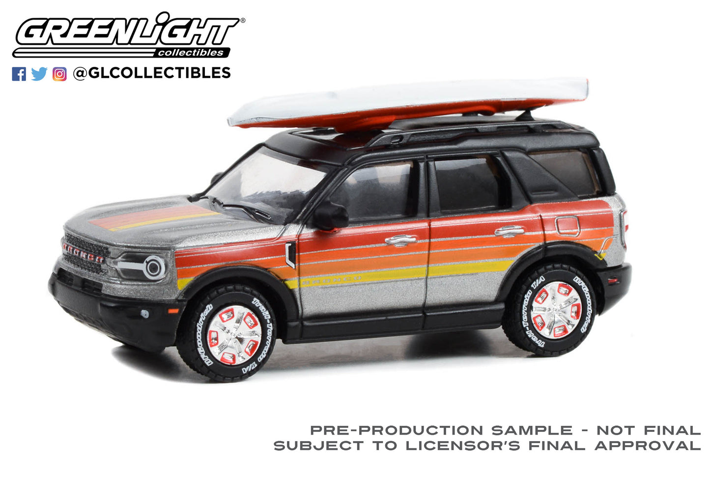 GreenLight 1:64 2022 Ford Bronco Sport Outer Banks - Free Wheelin Bronco Sport with Rooftop Kayak (Hobby Exclusive) 30417