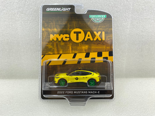 GreenLight Green Machine 1:64 2022 Ford Mustang Mach-E California Route 1 - NYC Taxi 30430