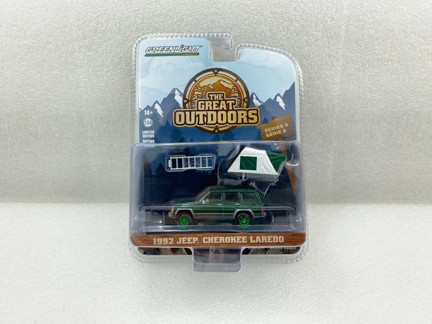 GreenLight Green Machine 1:64 The Great Outdoors Series 3 - 1992 Jeep Cherokee Laredo - Hunter Green Metallic with Modern Rooftop Tent 38050-E