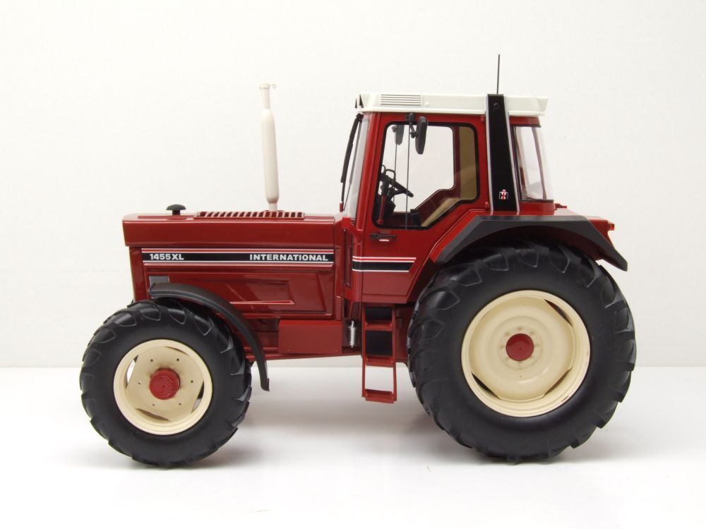 Schuco 1:18 IHC 1455 XL International Tractor 450026600