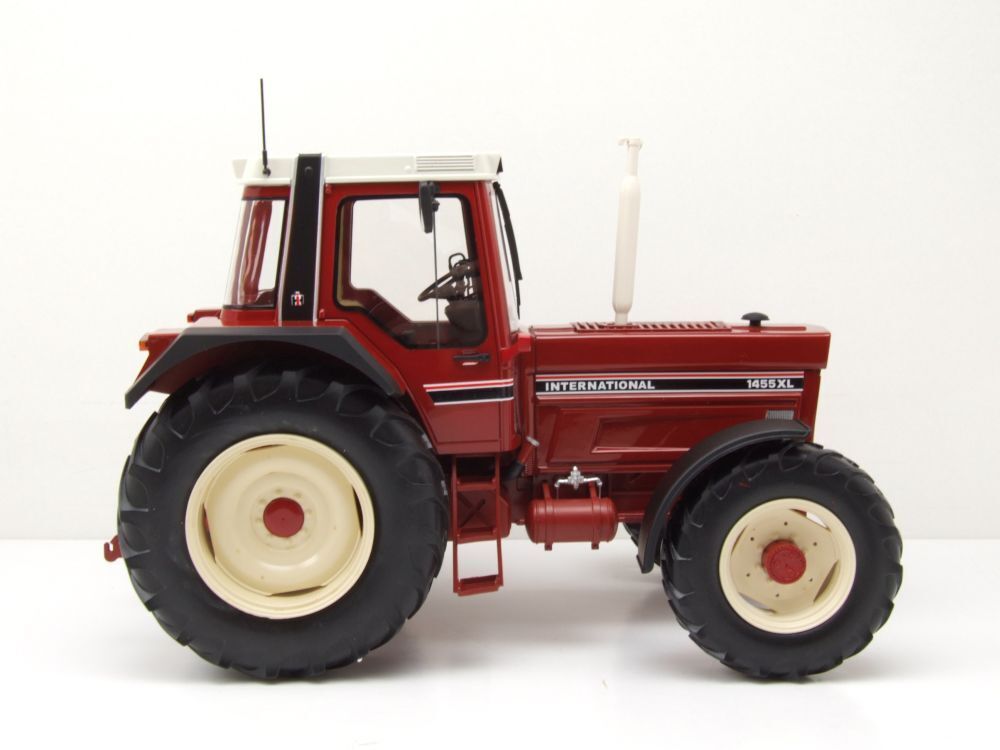 Schuco 1:18 IHC 1455 XL International Tractor 450026600