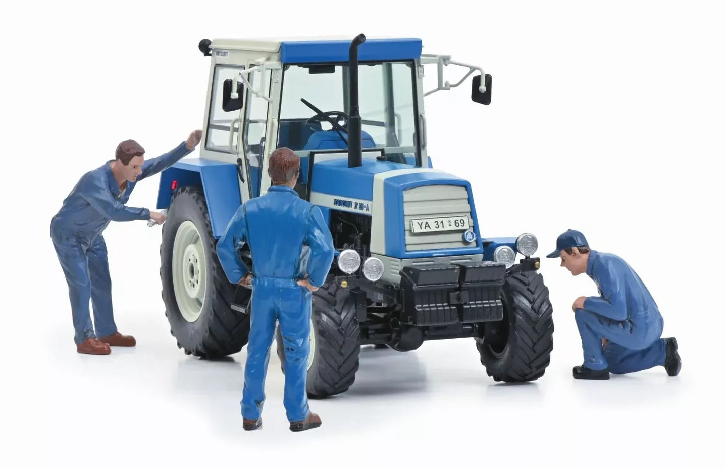 Schuco 1:32 Fortschritt ZT 323 Tractor + 3 Figures 450782600