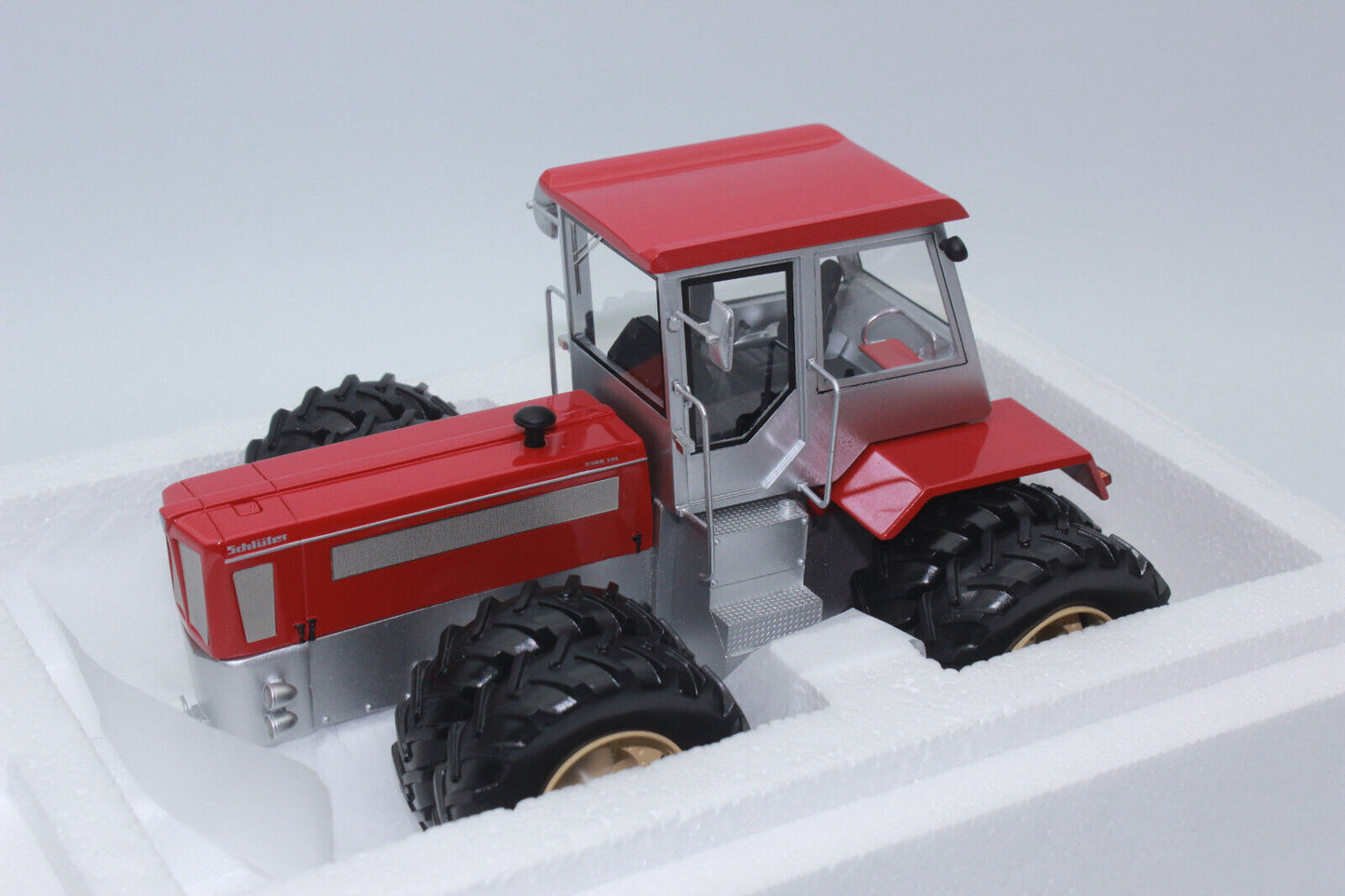 Schuco 1:32 Schluter Profi-Trac 3500 TVL Tractor 450930700