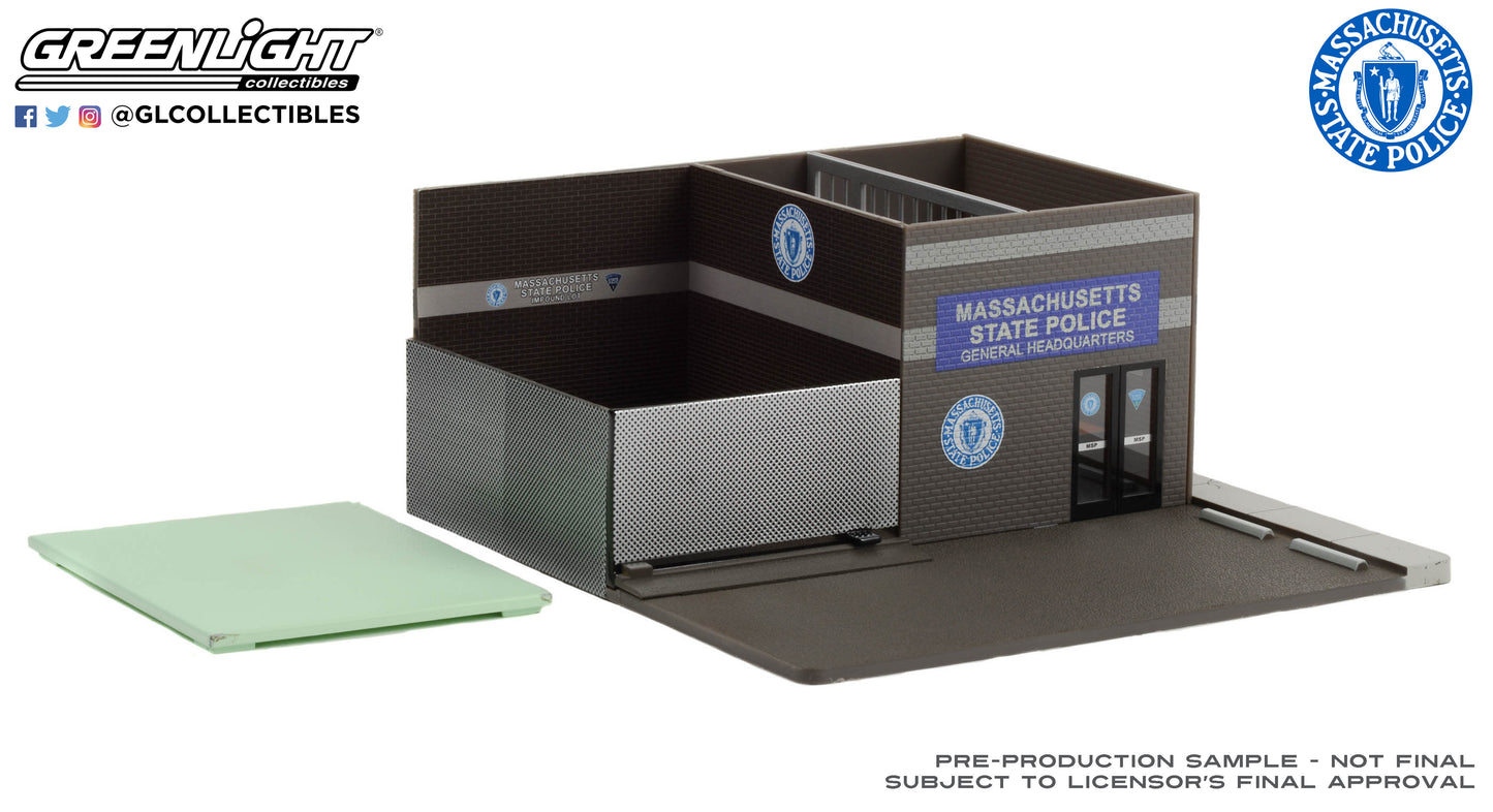 GreenLight 1:64 Mechanic s Corner Series 10 - Hot Pursuit Central Command - Massachusetts State Police 57101