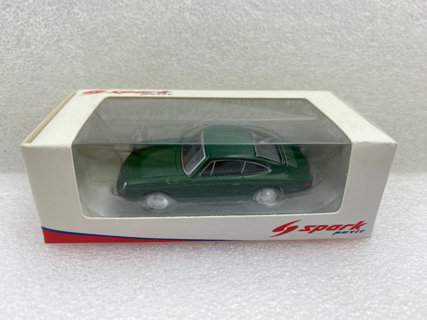 Spark 1:64 Porsche 901 Green 64S003