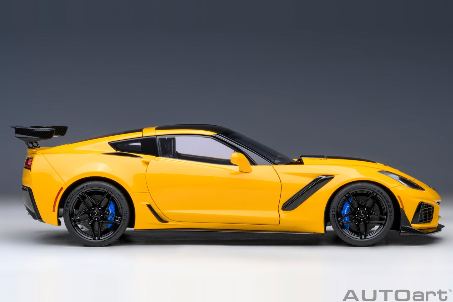 AUTOart 1:18 Chevrolet Corvette C7 ZR1 (Corvette Racing Yellow Tintcoat) 71278