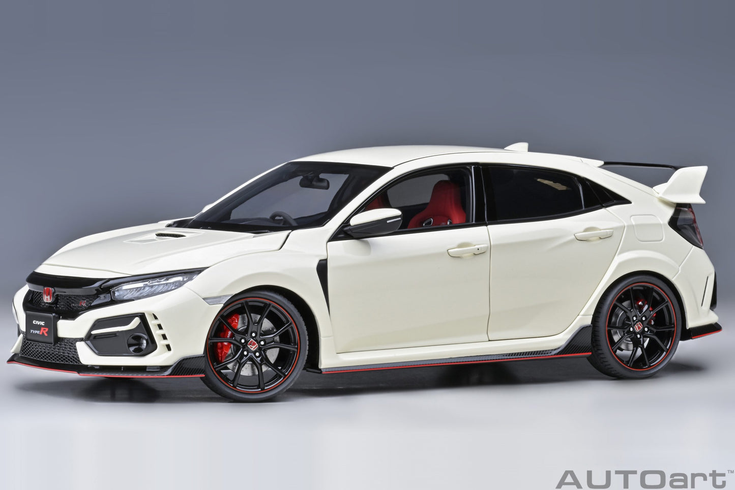 AUTOart 1:18 Honda Civic Type R (FK8) 2021 (Championship White) 73220
