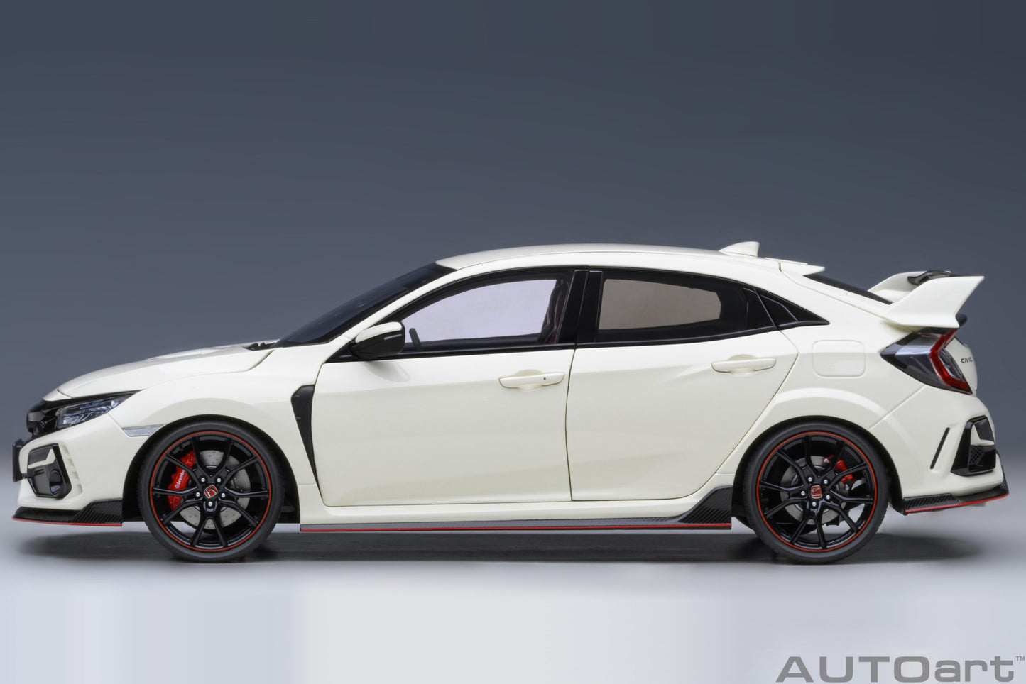 AUTOart 1:18 Honda Civic Type R (FK8) 2021 (Championship White) 73220