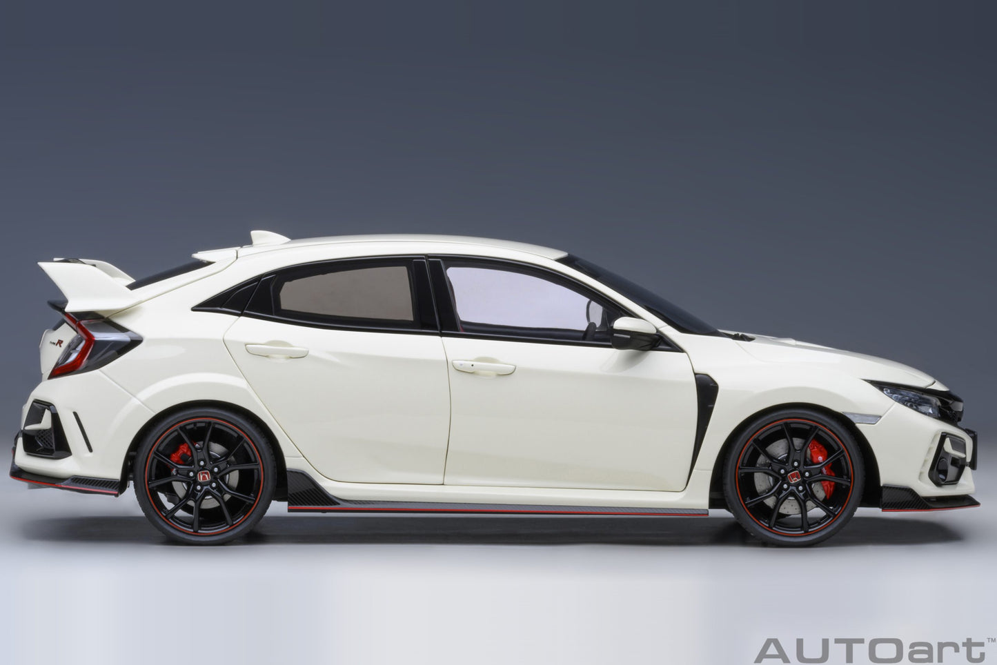 AUTOart 1:18 Honda Civic Type R (FK8) 2021 (Championship White) 73220