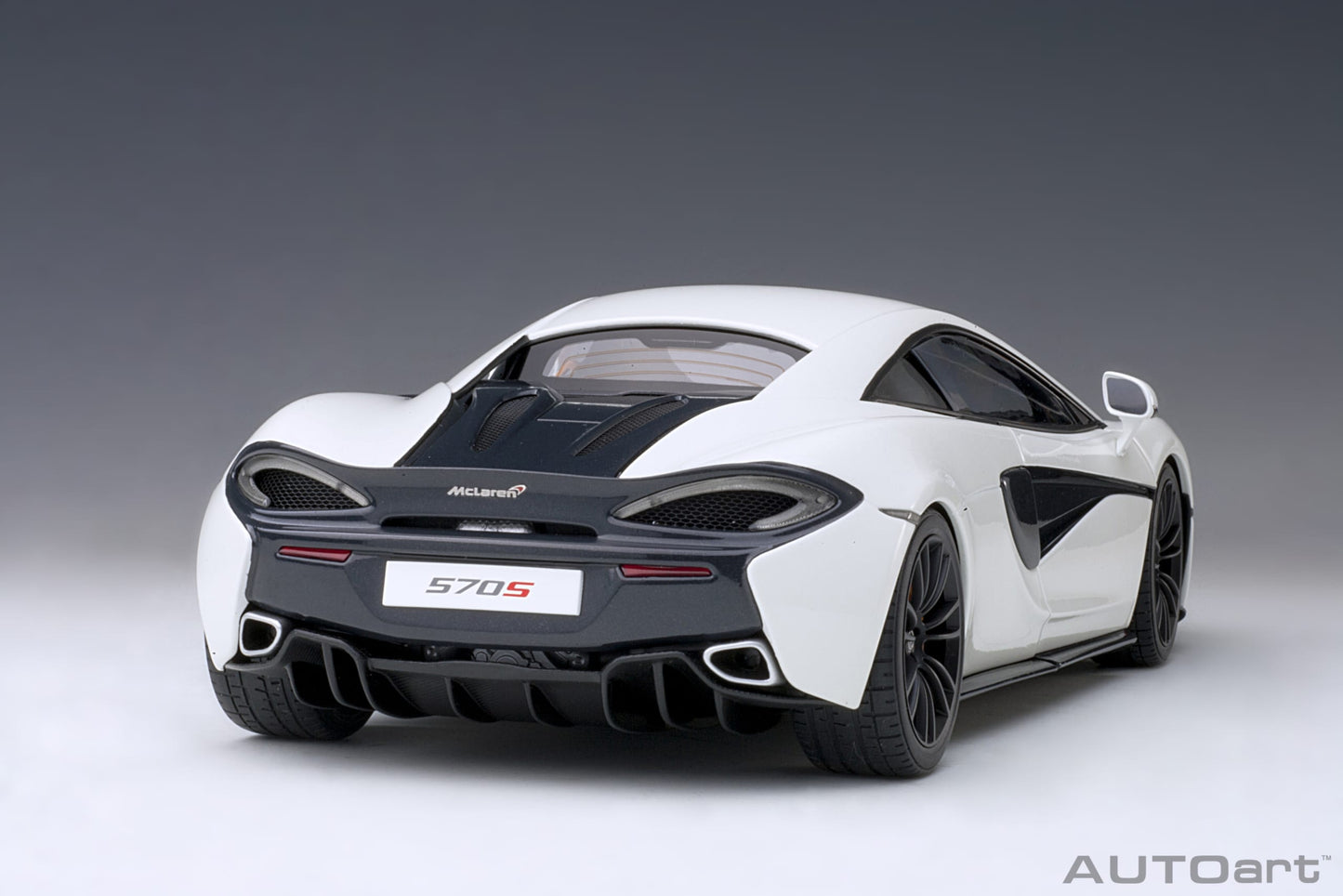 AUTOart 1:18 McLaren 570S (White) 76041