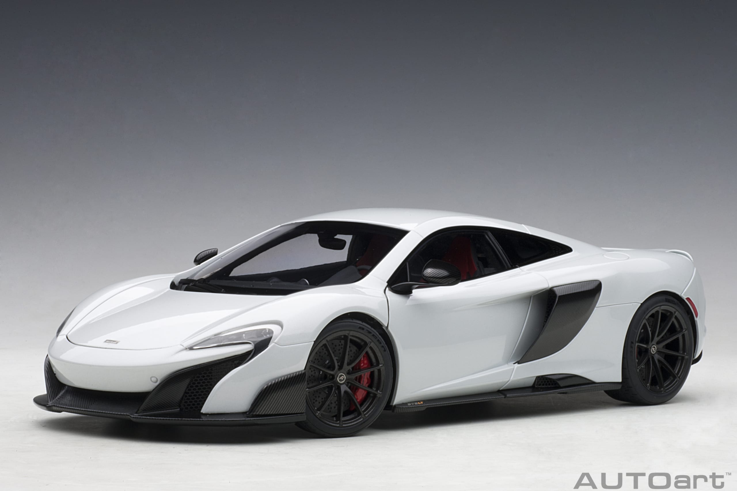 AUTOart 76046 1/18 マクラーレン 675LT ホワイト AUTOart 1:18 McLaren 675LT (Silica White) 76046 – YomaCarModel