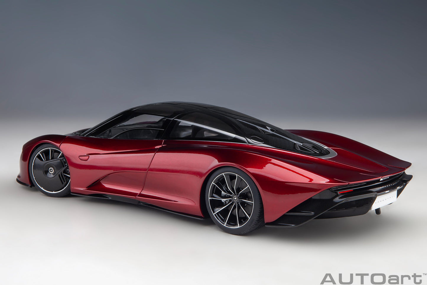 AUTOart 1:18 McLaren Speedtail (Volcano Red) 76087