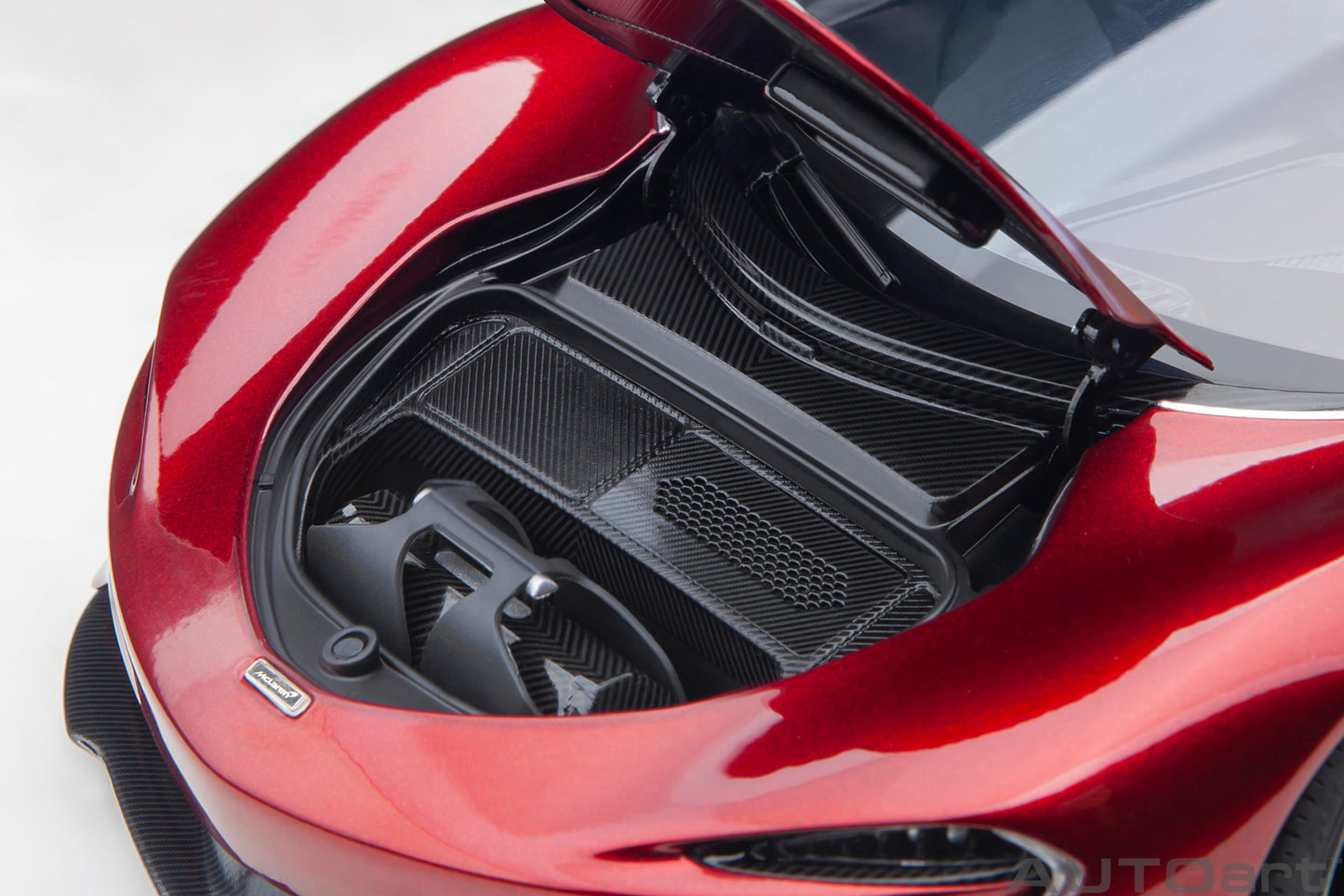 AUTOart 1:18 McLaren Speedtail (Volcano Red) 76087