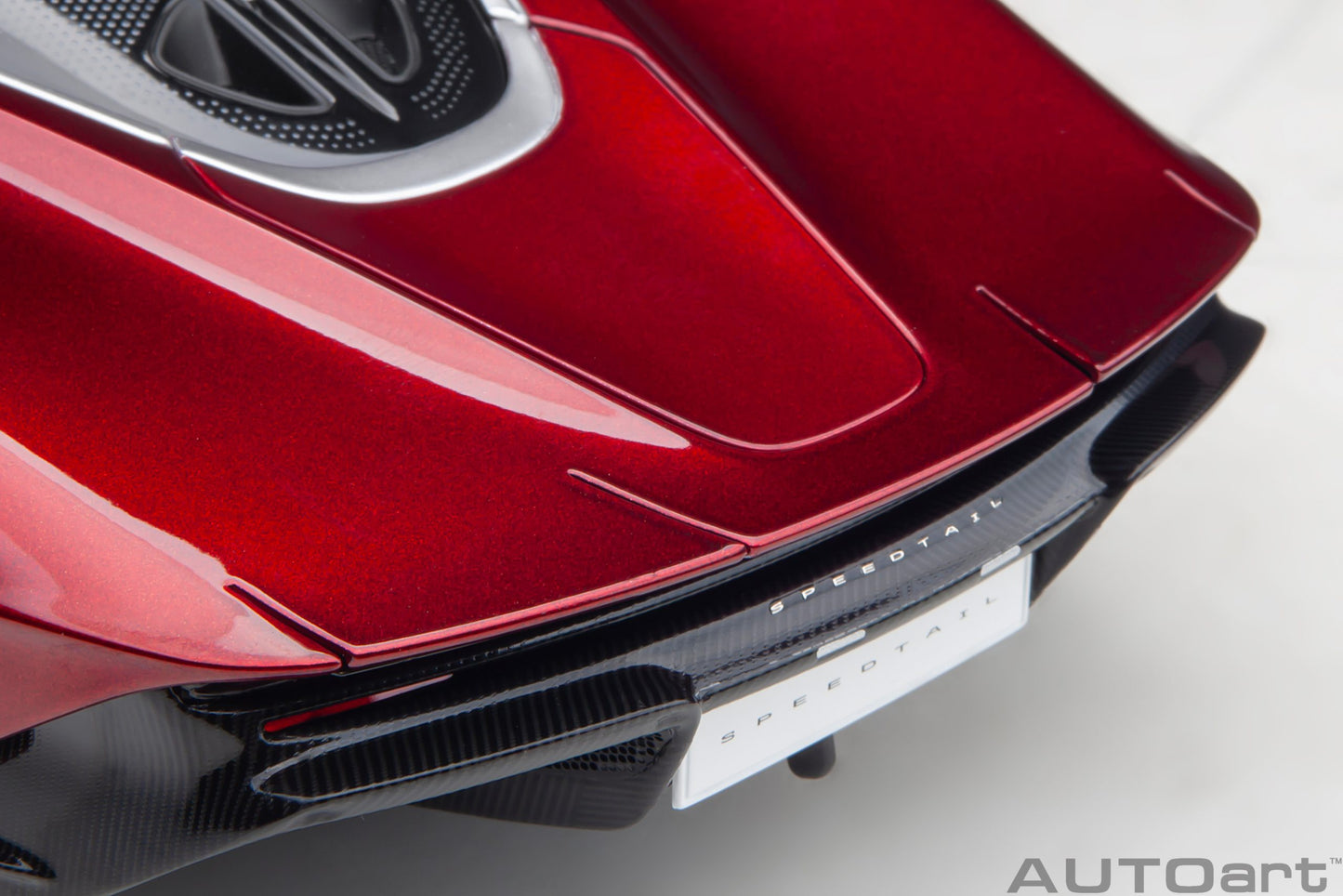 AUTOart 1:18 McLaren Speedtail (Volcano Red) 76087