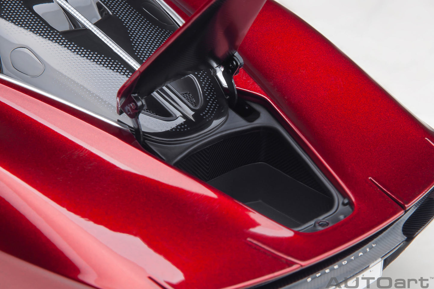 AUTOart 1:18 McLaren Speedtail (Volcano Red) 76087