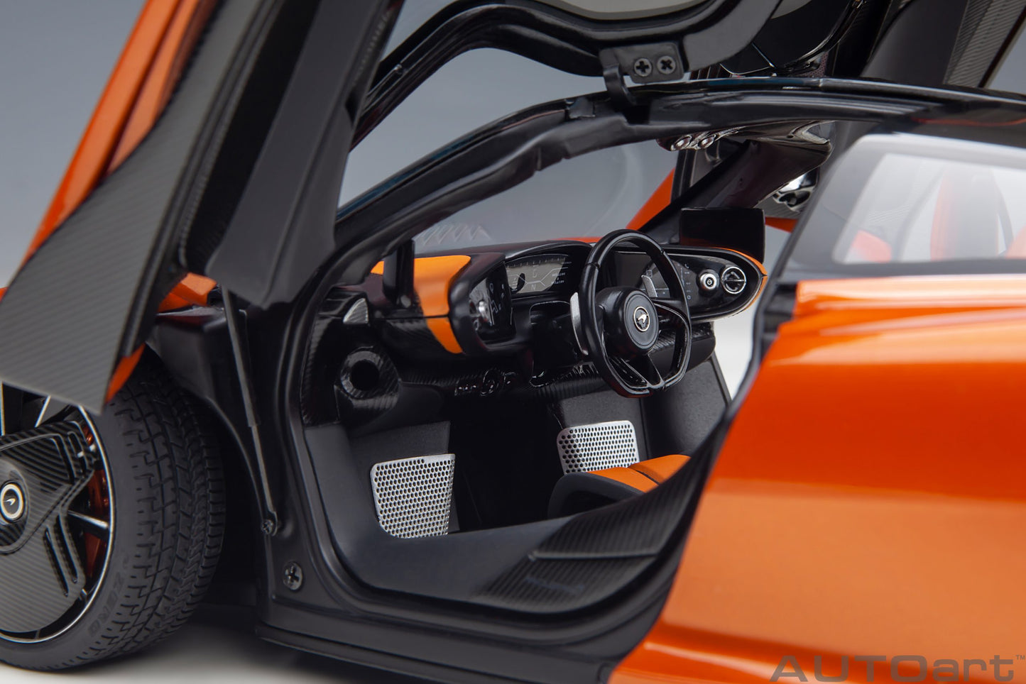 AUTOart 1:18 McLaren Speedtail (Volcano Orange) 76088