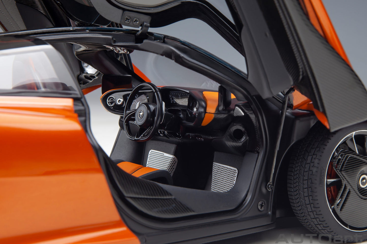 AUTOart 1:18 McLaren Speedtail (Volcano Orange) 76088