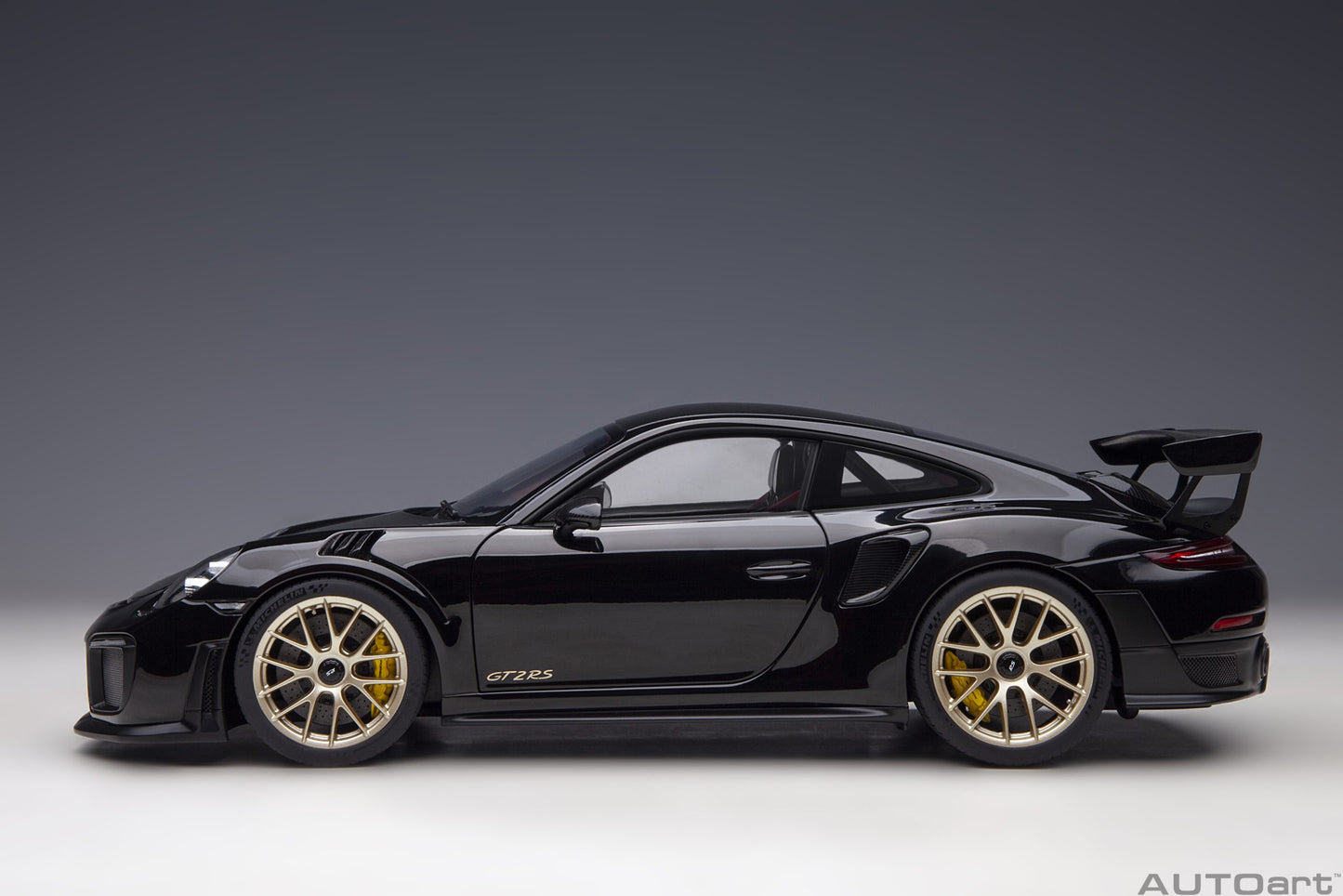 AUTOart 1:18 Porsche 911 (991.2) GT2 RS Weissach Package (Black) 78186