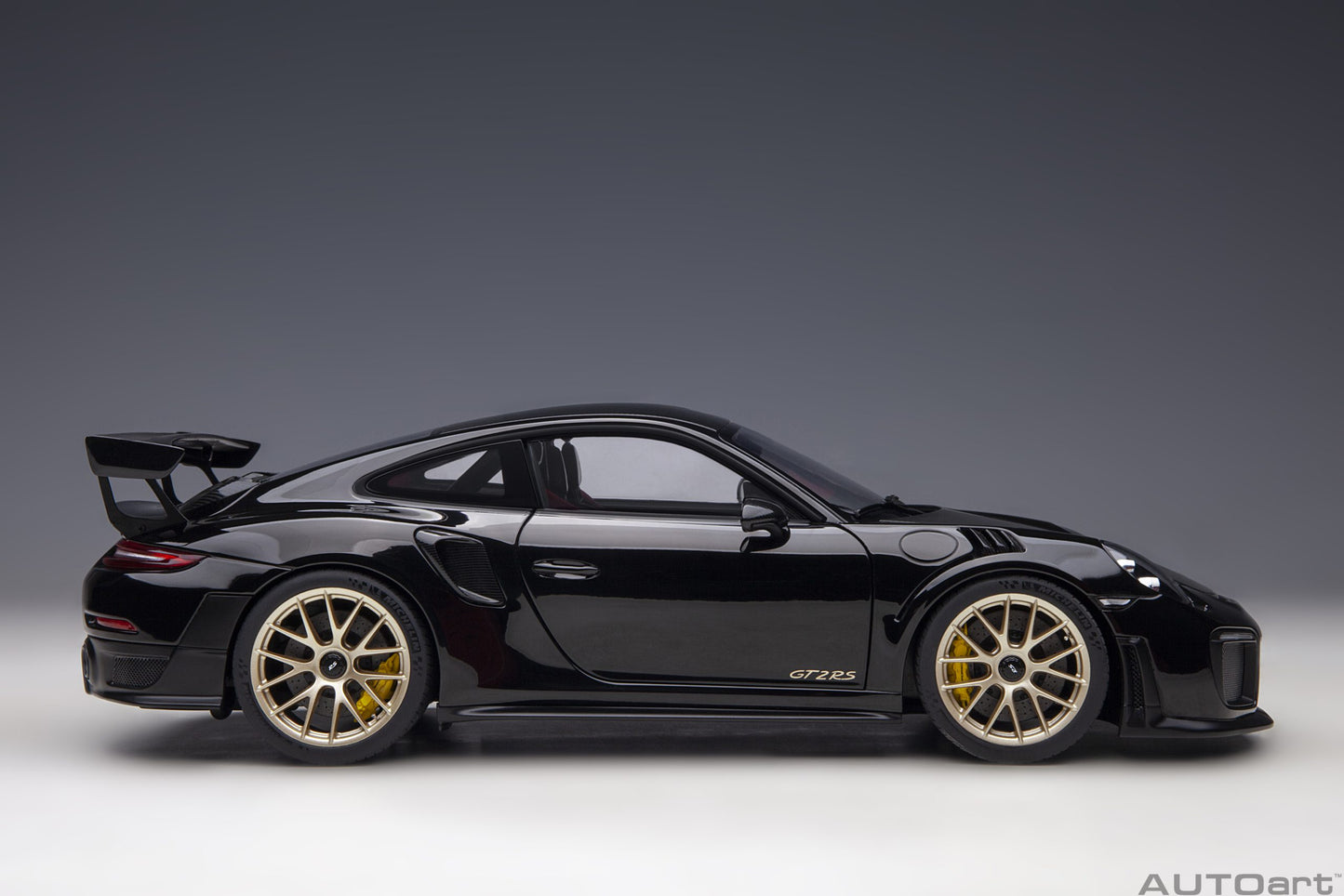 AUTOart 1:18 Porsche 911 (991.2) GT2 RS Weissach Package (Black) 78186