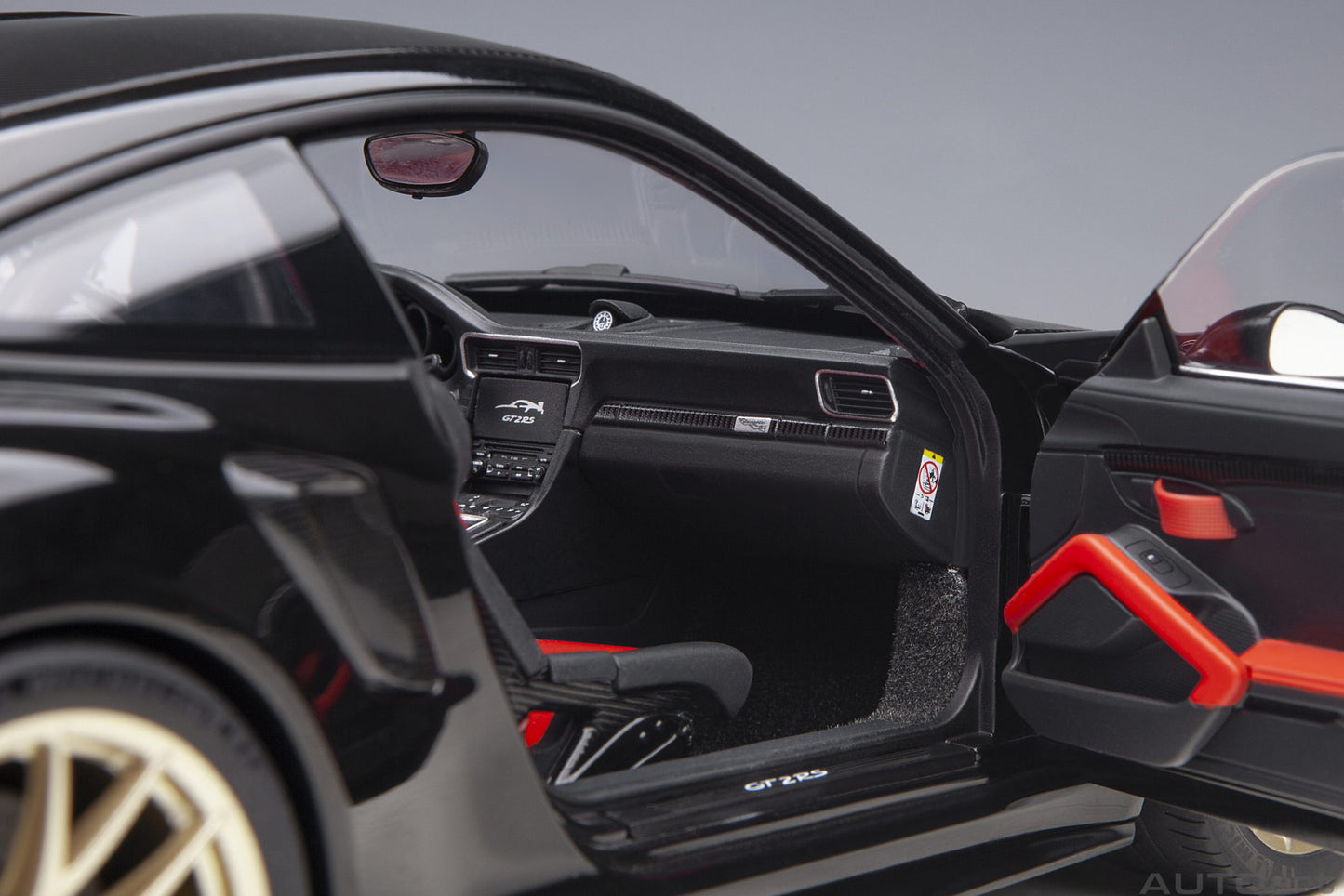 AUTOart 1:18 Porsche 911 (991.2) GT2 RS Weissach Package (Black) 78186