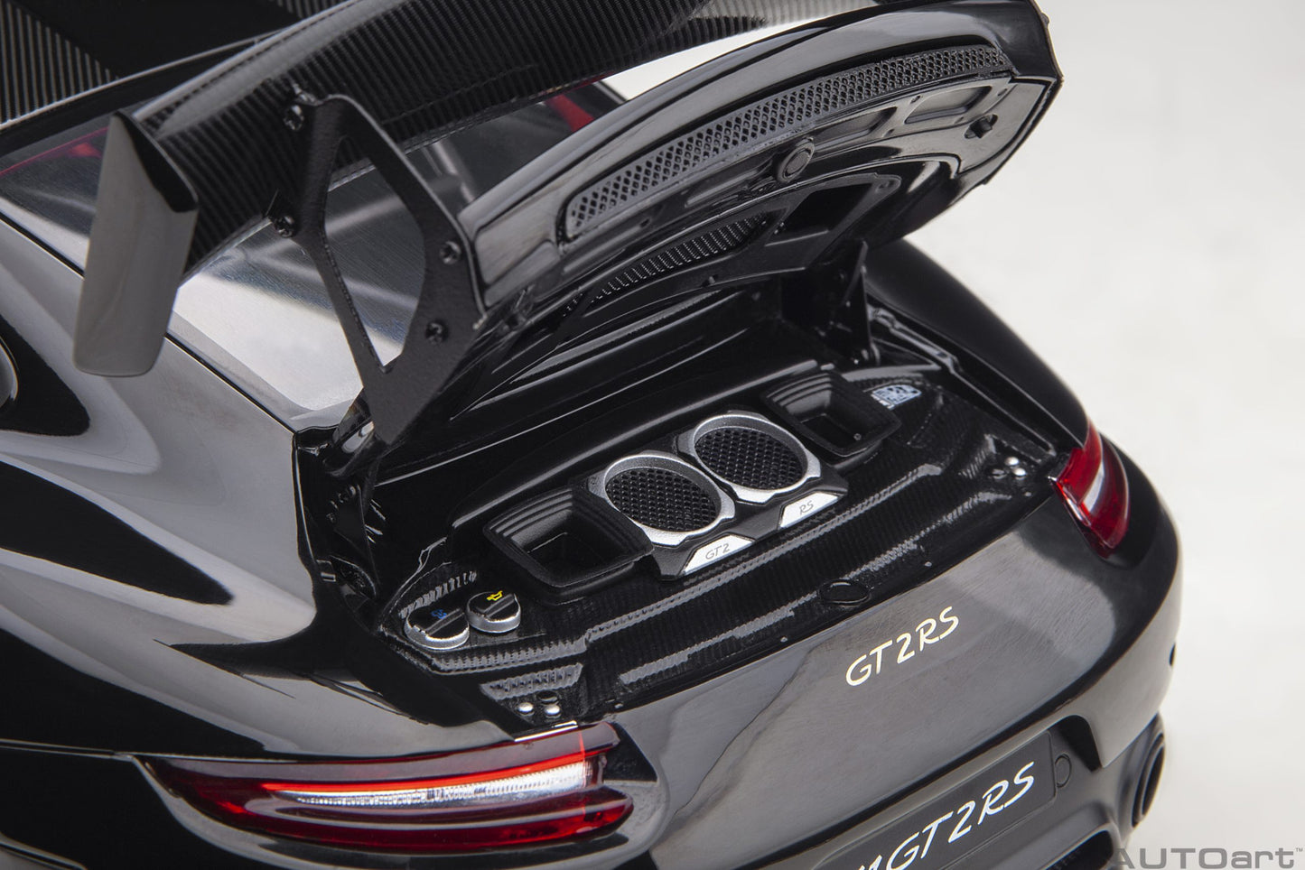 AUTOart 1:18 Porsche 911 (991.2) GT2 RS Weissach Package (Black) 78186