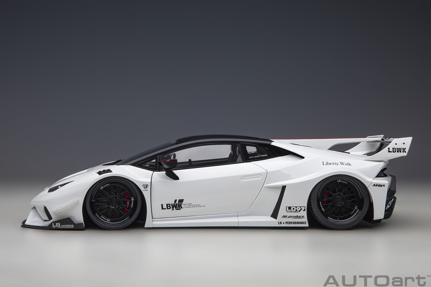 AUTOart 1:18 Liberty Walk LB Silhouette Lamborghini Huracan GT (White) 79125