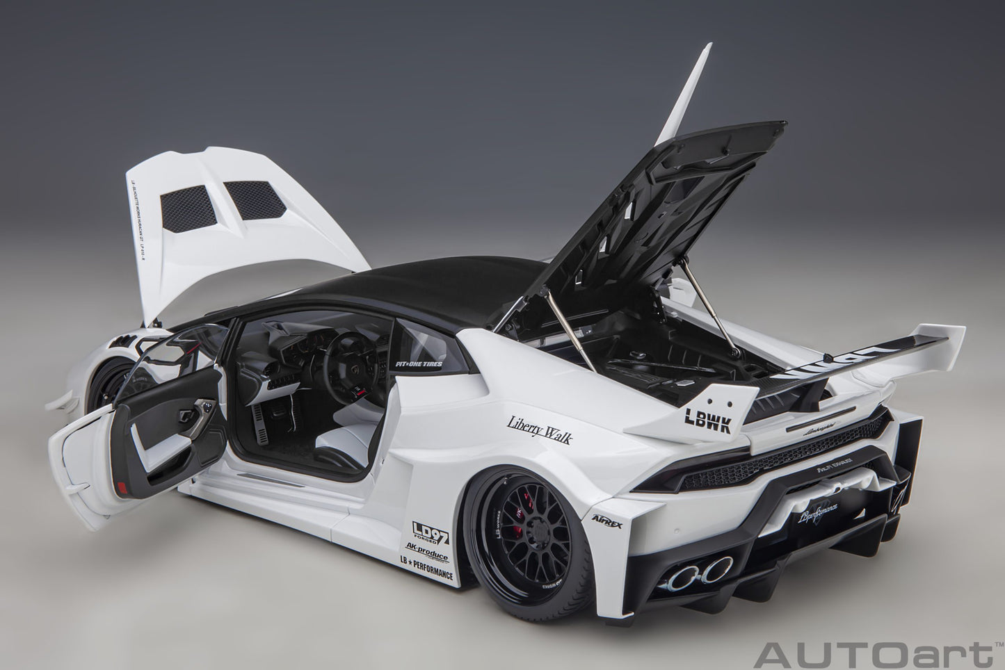AUTOart 1:18 Liberty Walk LB Silhouette Lamborghini Huracan GT (White) 79125
