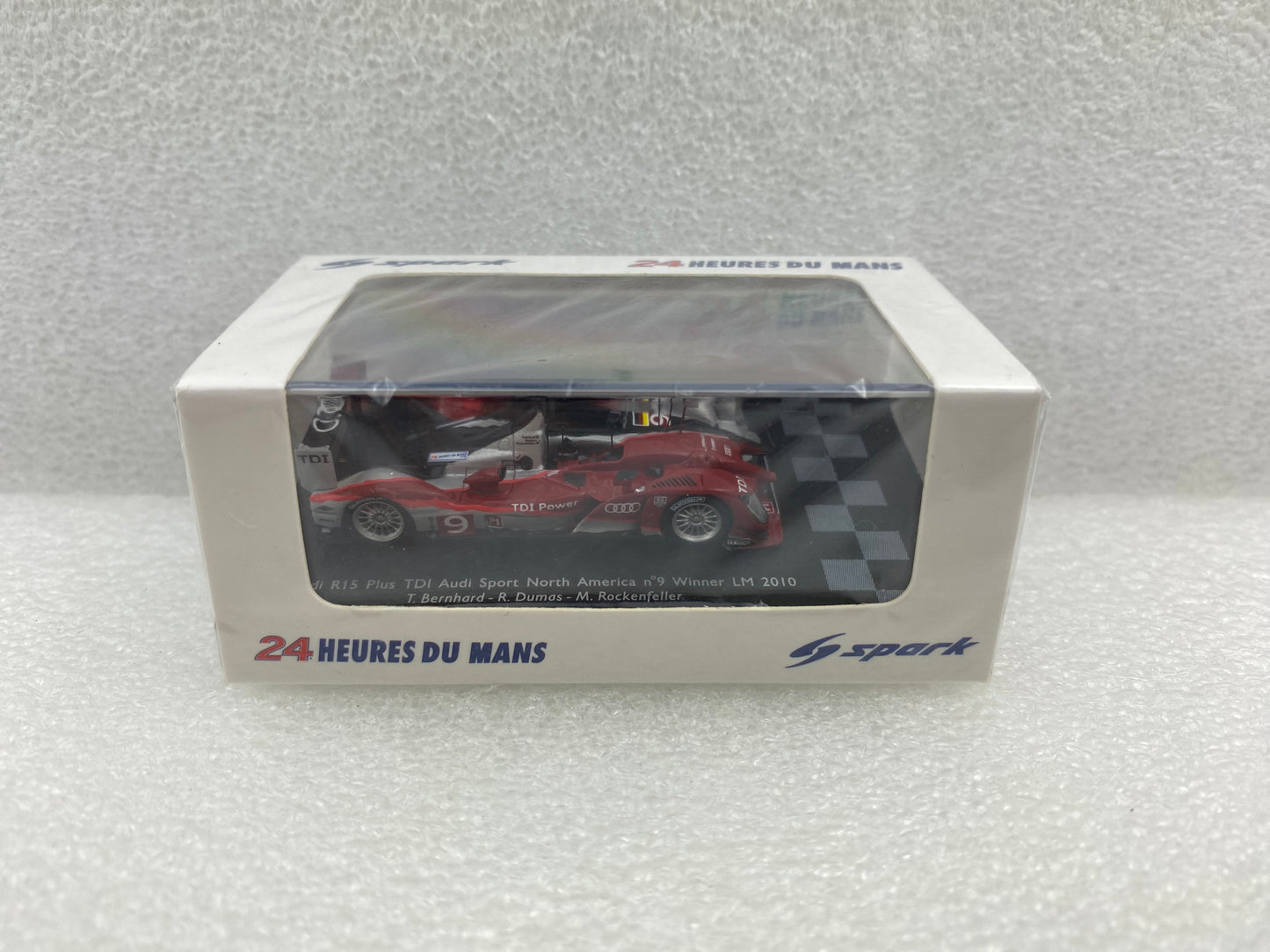 Spark 1:87 Audi R15 TDI + #9 Winner Le Mans 2010 T.Bernhard - R.Dumas - M.Rockenfeller 87LM10