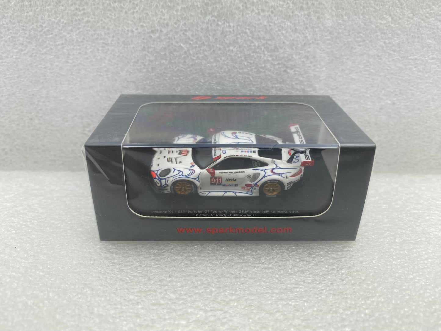 Spark 1:87 Porsche 911 RSR #911 Porsche GT Team Winner GTLM class Petit Le Mans 2018 P.Pilet - N.Tandy - F.Makowiecki 87S147
