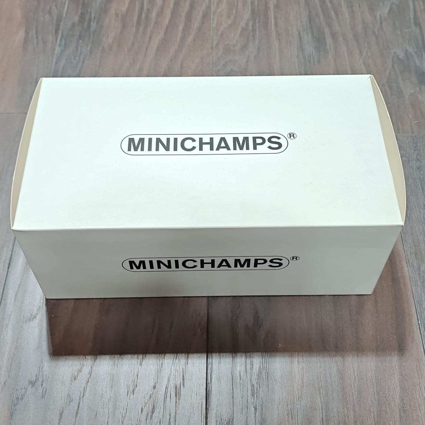 Minichamps 1:18 Volkswagen Beetle Hebmuller Cabriolet 1949 Red/Creme 107054231 (Damaged / Clearance Final Sale)