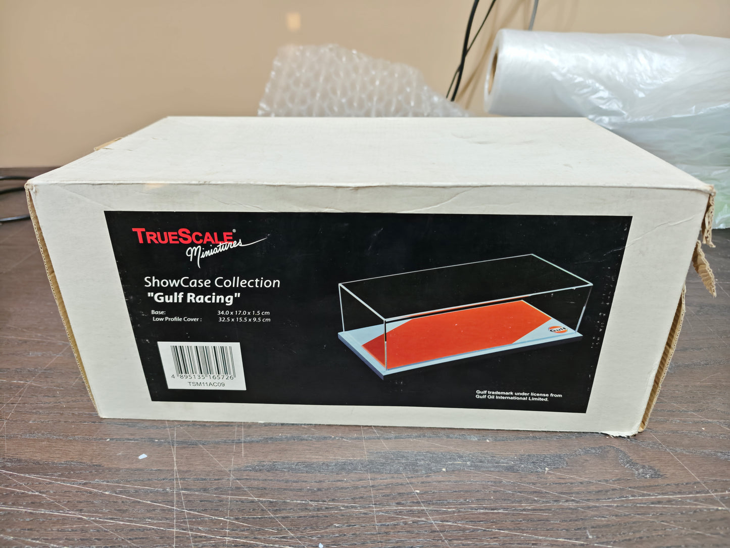 TSM GULF RACING - Display case ShowCase Collection TSM11AC09 (Clearance Final Sale)