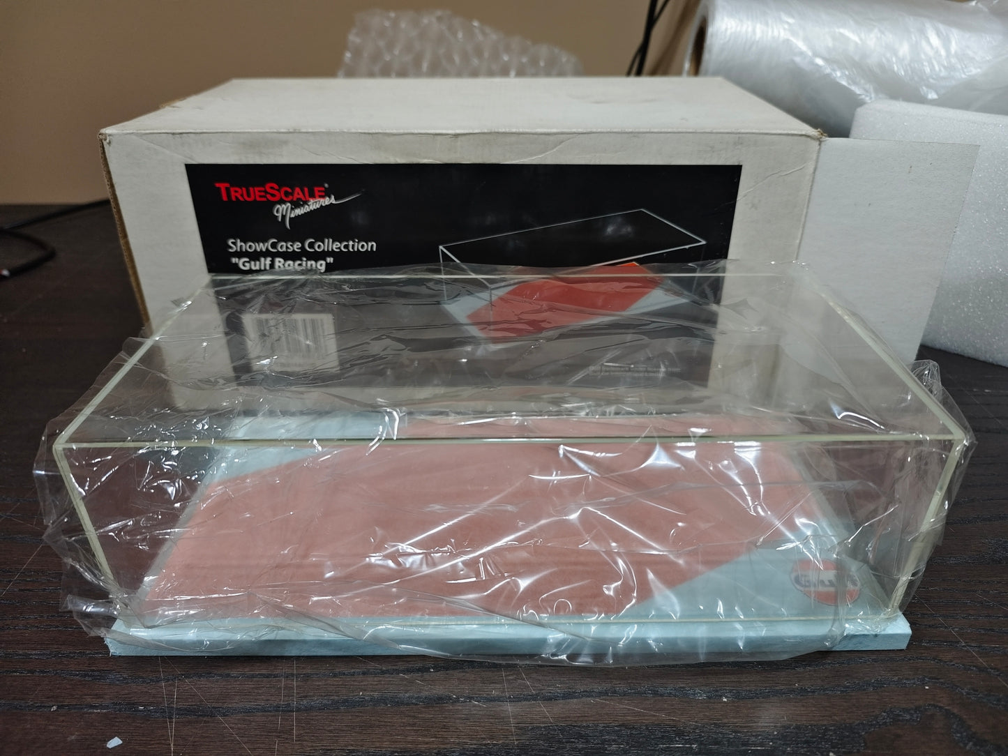 TSM GULF RACING - Display case ShowCase Collection TSM11AC09 (Clearance Final Sale)
