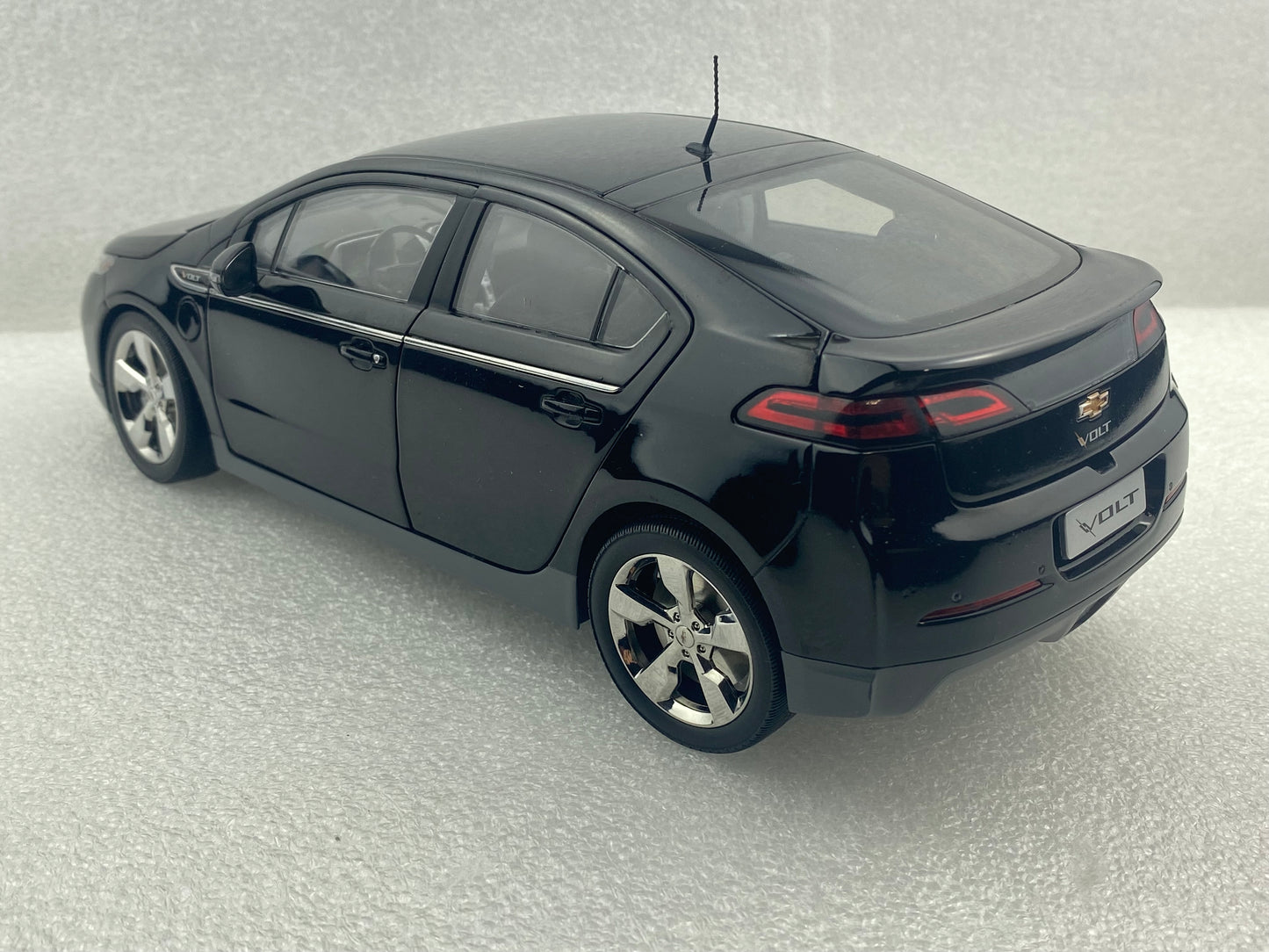 1:18 Chevrolet Volt (Clearance Final Sale)