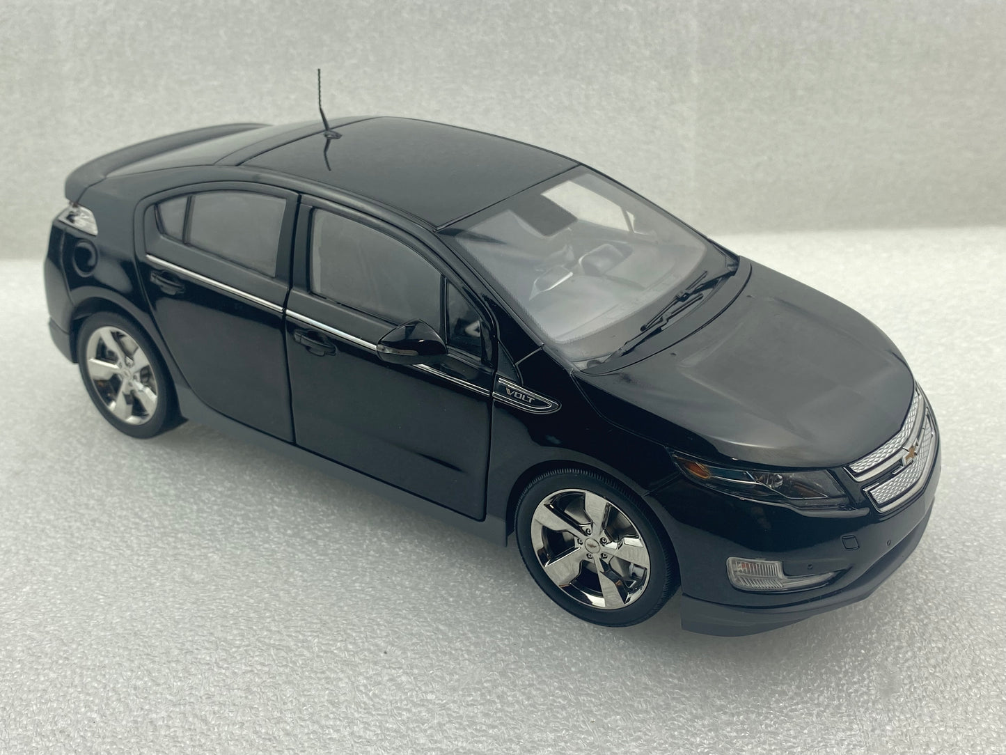 1:18 Chevrolet Volt (Clearance Final Sale)