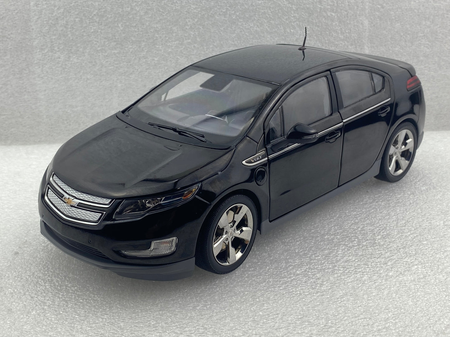1:18 Chevrolet Volt (Clearance Final Sale)