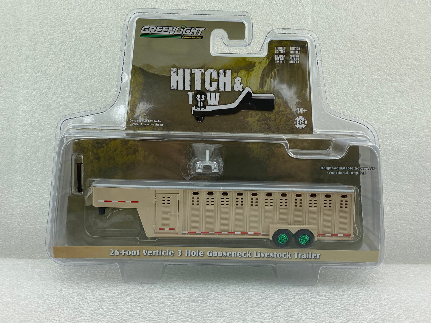 GreenLight Green Machine 1:64 Hitch & Tow Trailers - 26-Foot Vertical Three Hole Gooseneck Livestock Trailer - Beige 30420