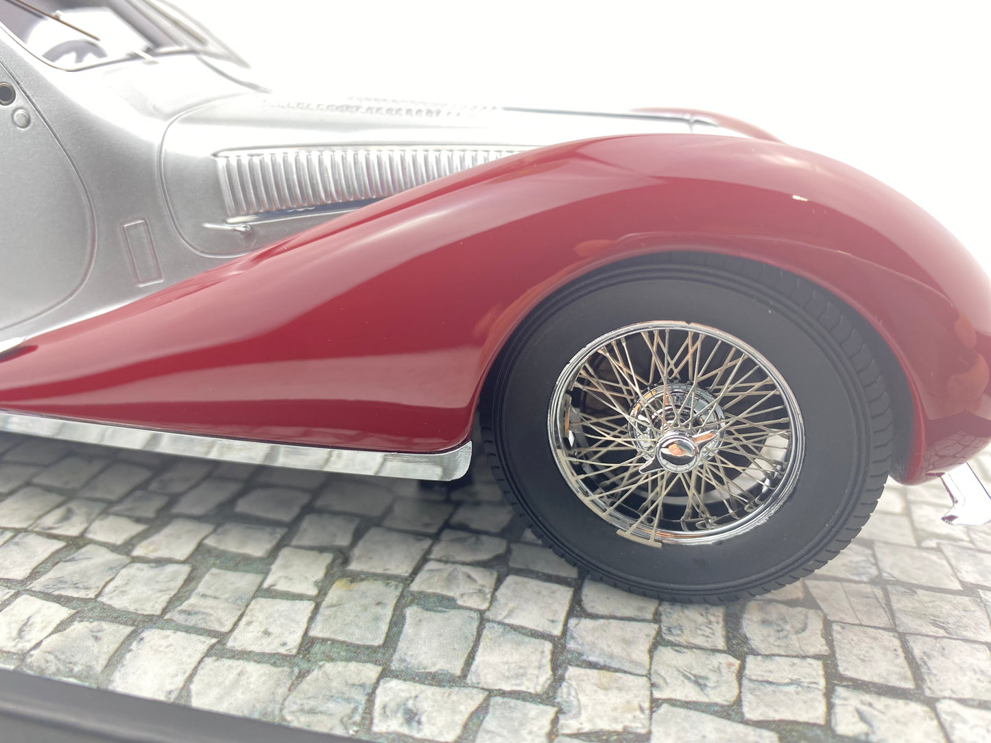 Minichamps 1:18 1937 Talbot-Lago Coupé T150 C-SS Coupe silver/red 107117121 (Damaged / Clearance Final Sale)