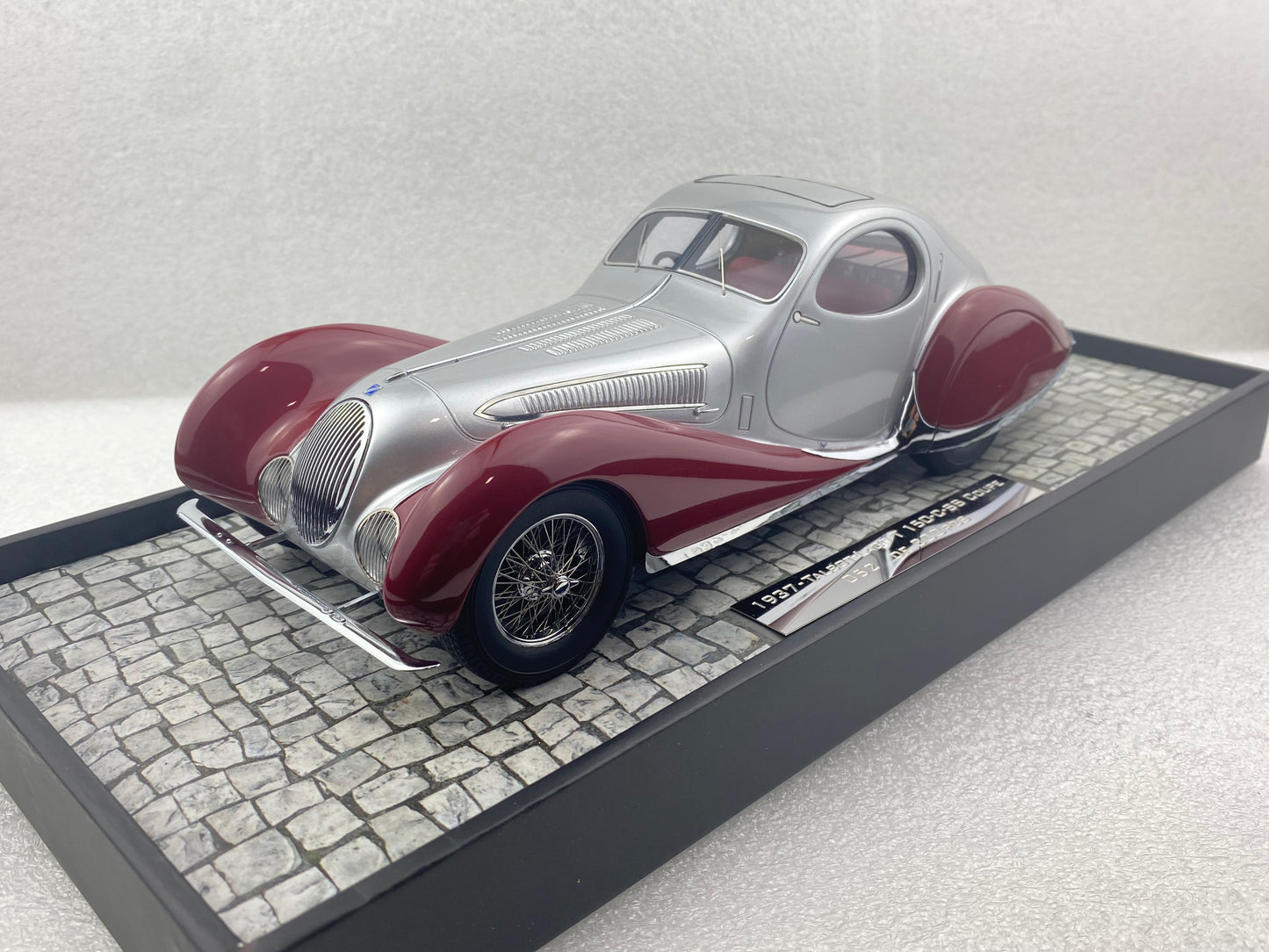 Minichamps 1:18 1937 Talbot-Lago Coupé T150 C-SS Coupe silver/red 107117121 (Damaged / Clearance Final Sale)