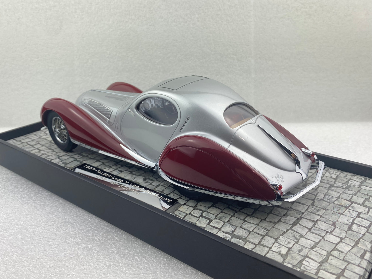 Minichamps 1:18 1937 Talbot-Lago Coupé T150 C-SS Coupe silver/red 107117121 (Damaged / Clearance Final Sale)