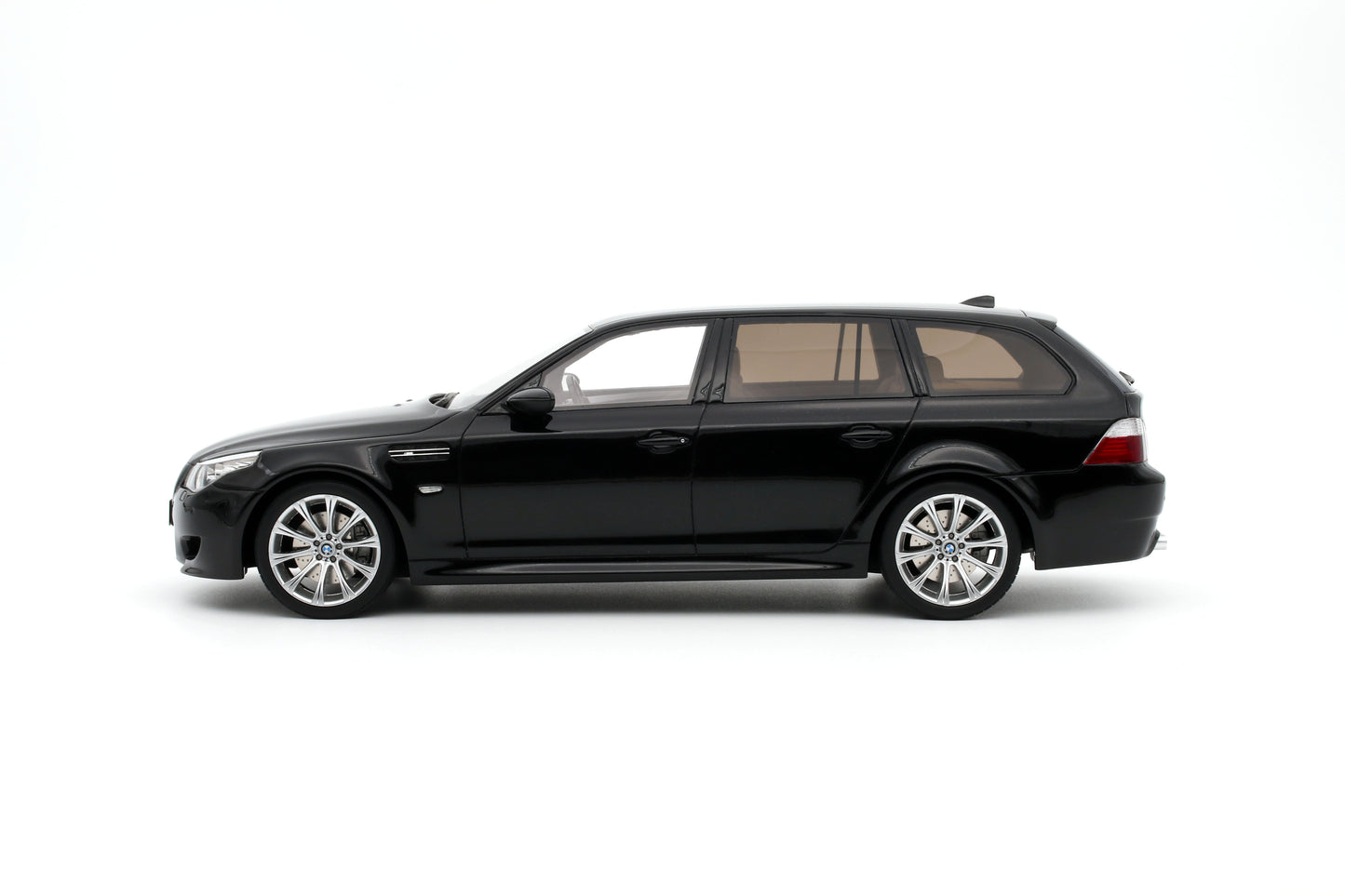 OTTO 1:18 2004 BMW E61 M5 Black Sapphire Metallic 475 OT1020