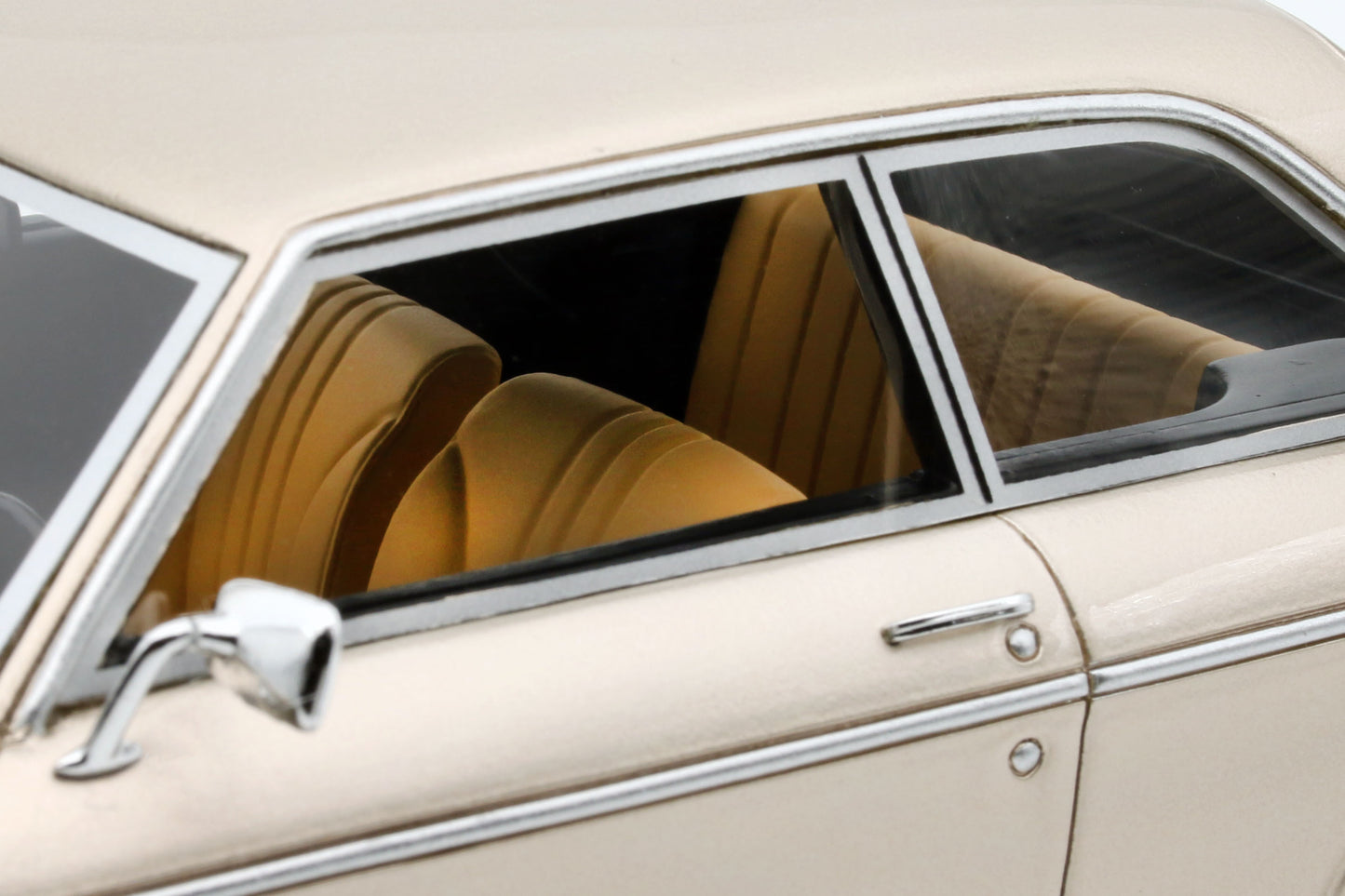 OTTO 1:18 1965 Peugeot 204 Coupe Beige Metal 1129 OT1024