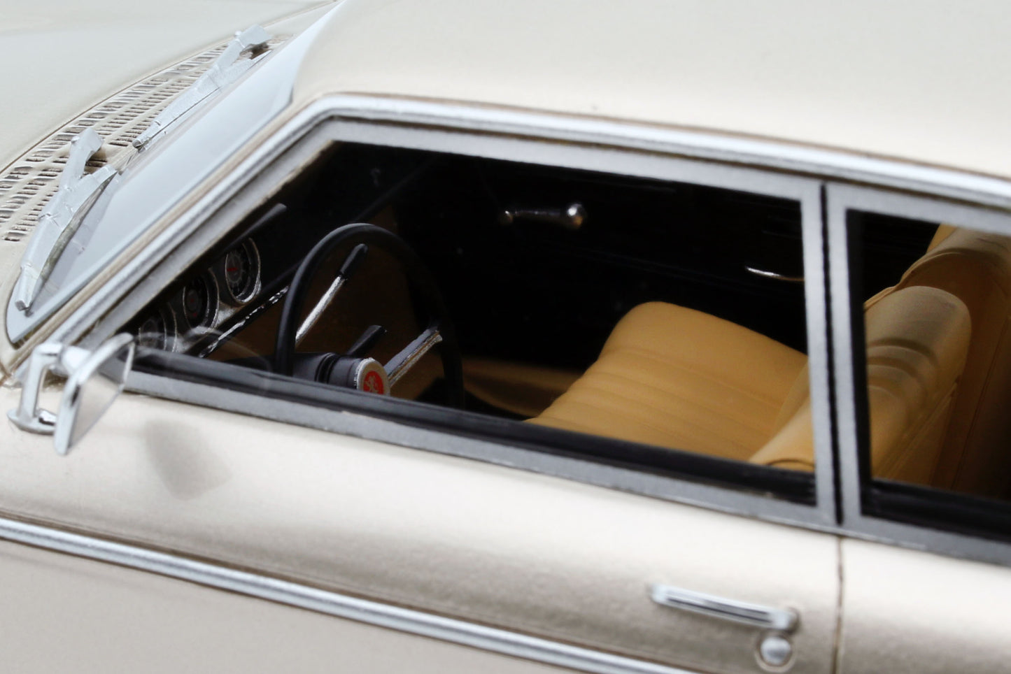 OTTO 1:18 1965 Peugeot 204 Coupe Beige Metal 1129 OT1024