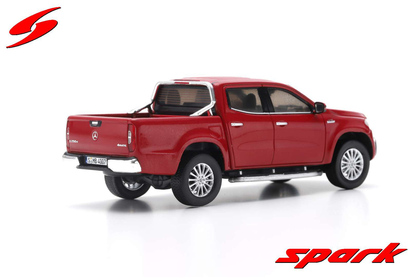 Spark 1:43 Mercedes-Benz X-Class 2018 Red S4995