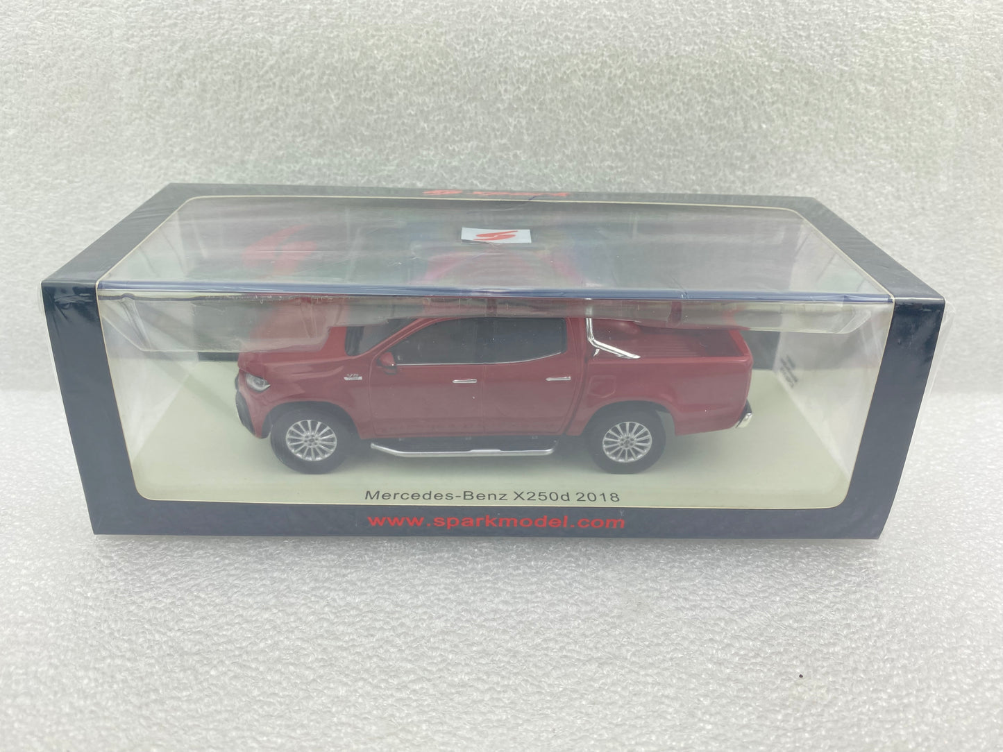 Spark 1:43 Mercedes-Benz X-Class 2018 Red S4995