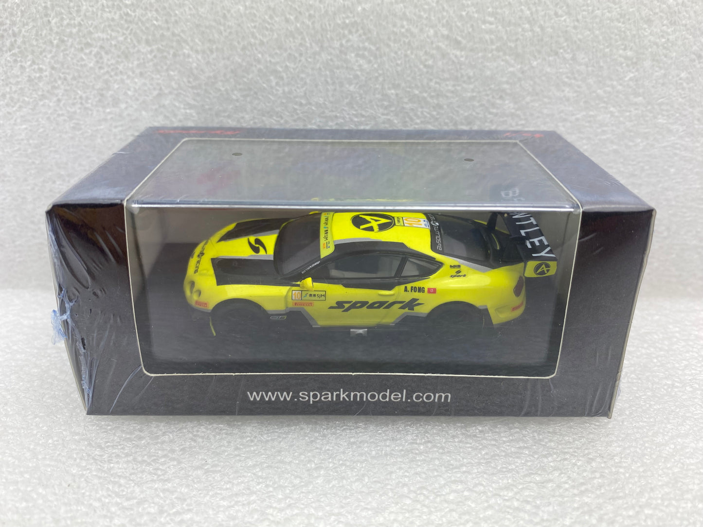 Spark 1:64 Bentley Continental GT3 #10 5th Macau GP FIA GT World Cup 2016 Bentley Team Absolute Adderly Fong Y105