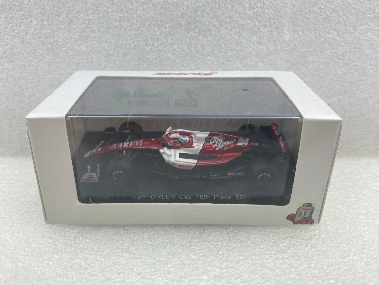 Spark 1:64 Alfa Romeo F1 Team ORLEN C42 #24 Alfa Romeo F1 Team ORLEN 2022 Zhou GuanYu Y261