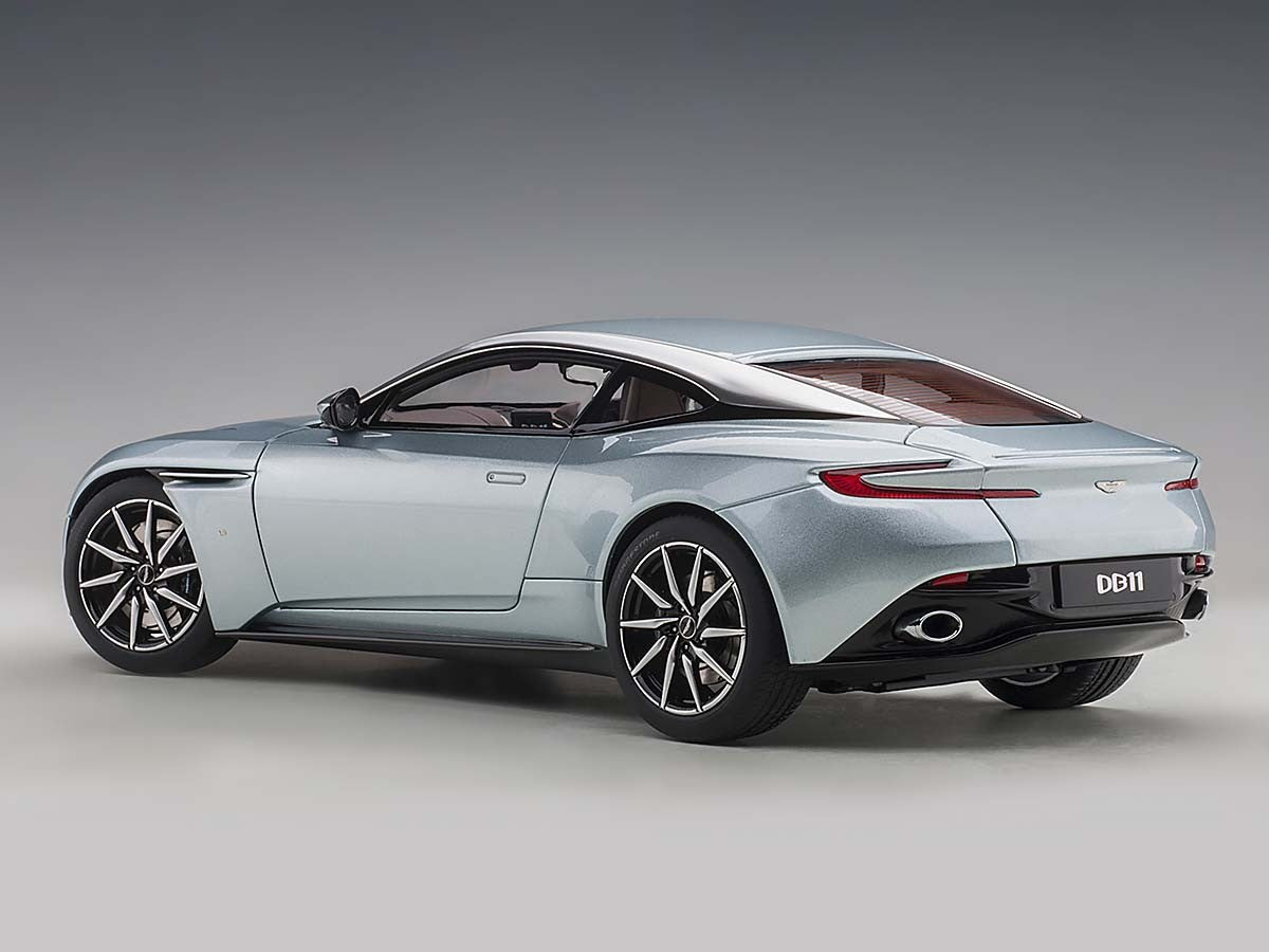 AUTOART 1/18 ASTON MARTIN DB11 (SKYFALL SILVER) 70267