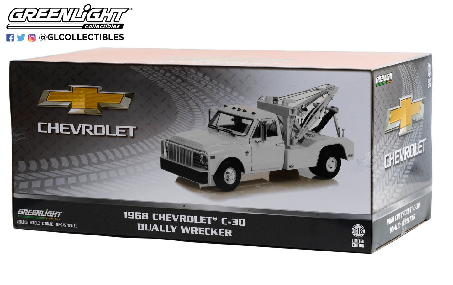 GreenLight 1:18 1968 Chevrolet C-30 Dually Wrecker - White 13623